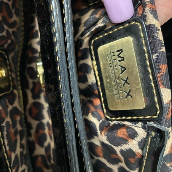 Maxx New York black patent quilted purse w gold chains on handles cheetah lining - Picture 8 of 9
